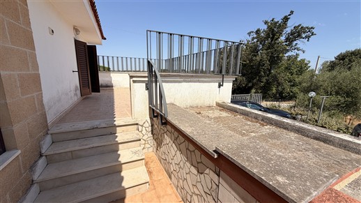 Villa Di 2 Vani, Veranda, Box. Ristrutturata, Ottimo Stato, Fotovoltaico